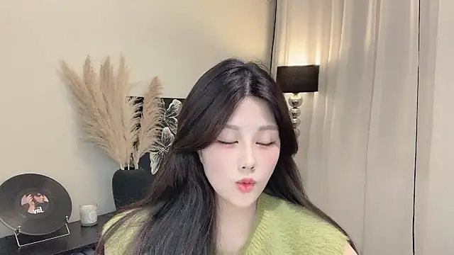 Strawberrybabyy1 online show from March 2025 01:40:01 PM