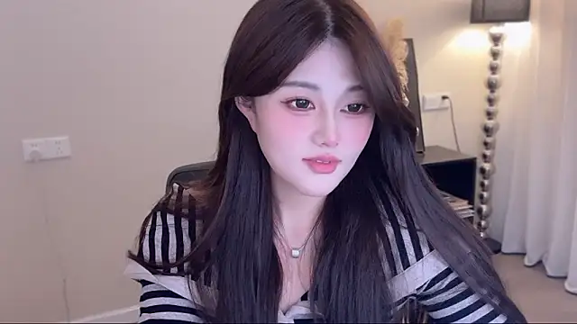 Strawberrybabyy1 online show from November 2025 03:22:01 PM