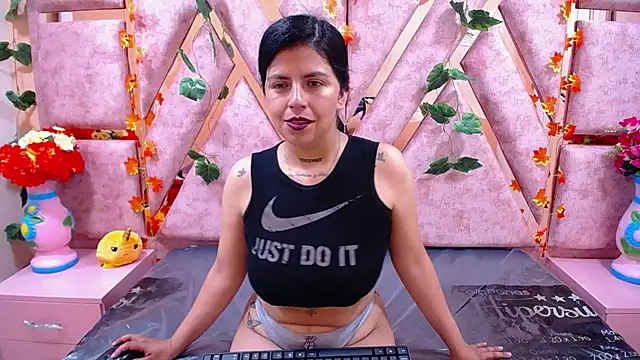 CataleyaLars20 online show from February 2025 12:59:01 PM