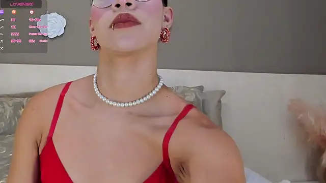 Snapshot of KimHiltton chatting on February 2025 03:43:02 AM KimHiltton online show from February 2025 03:43:02 AM