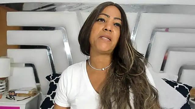 SaraaJhons online show from March 2025 01:36:01 PM