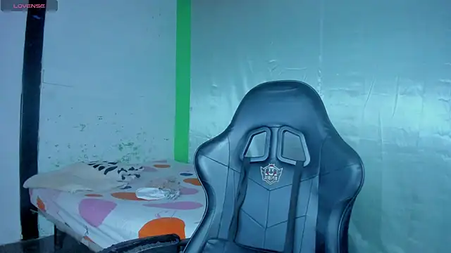 Snapshot of jonson- chatting on April 2026 07:35:01 AM jonson- online show from April 2026 07:35:01 AM