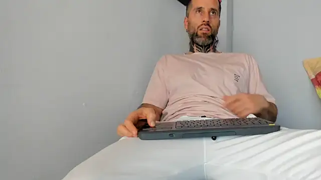 Antoniohot2024 online show from February 2025 09:22:01 PM