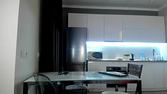 Snapshot of Emma_Flin chatting on December 2024 02:10:02 PM Emma Flin online show from December 2024 02:10:02 PM