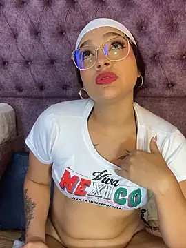 EMILYY FOXY online show from June 2026 07:04:02 PM