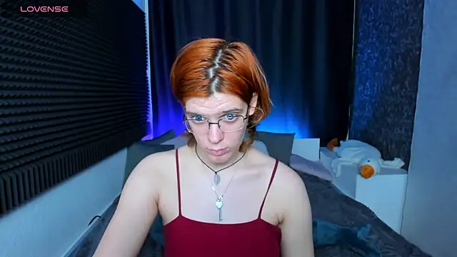 Snapshot of KIKI_Krash chatting on December 2024 07:33:01 PM KIKI Krash online show from December 2024 07:33:01 PM