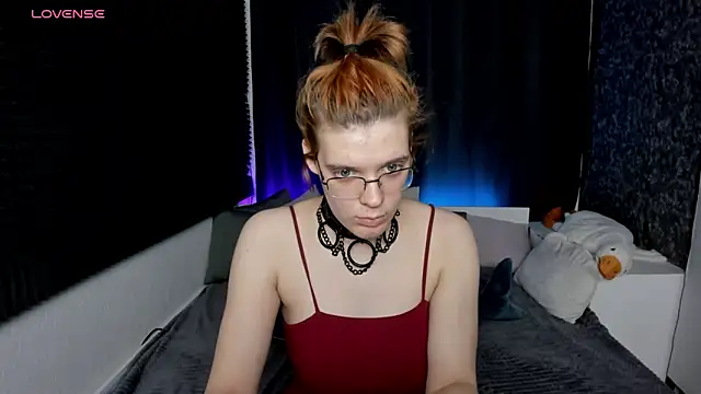Snapshot of KIKI_Krash chatting on December 2024 01:33:01 PM KIKI Krash online show from December 2024 01:33:01 PM