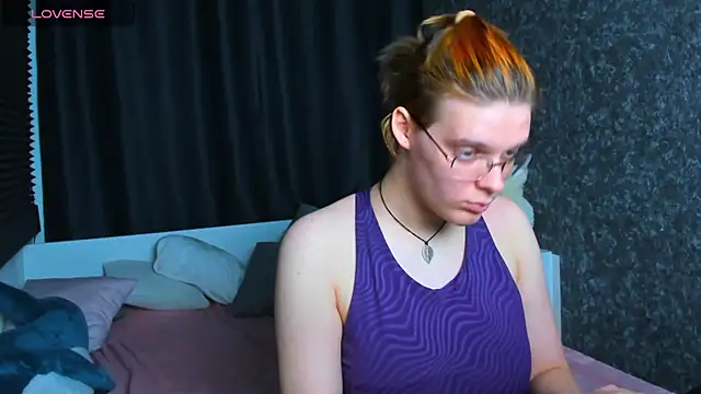Snapshot of KIKI_Krash chatting on December 2024 04:21:01 PM KIKI Krash online show from December 2024 04:21:01 PM