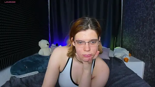 Snapshot of KIKI_Krash chatting on February 2025 01:48:02 PM KIKI Krash online show from February 2025 01:48:02 PM