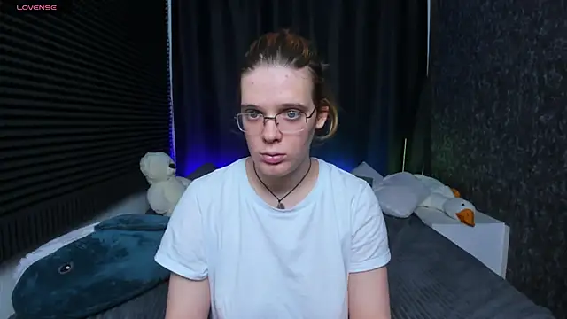 Snapshot of KIKI_Krash chatting on February 2025 01:15:02 PM KIKI Krash online show from February 2025 01:15:02 PM