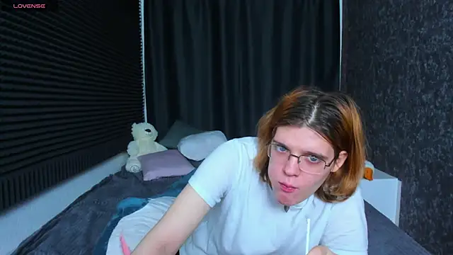 Snapshot of KIKI_Krash chatting on February 2025 01:10:02 PM KIKI Krash online show from February 2025 01:10:02 PM