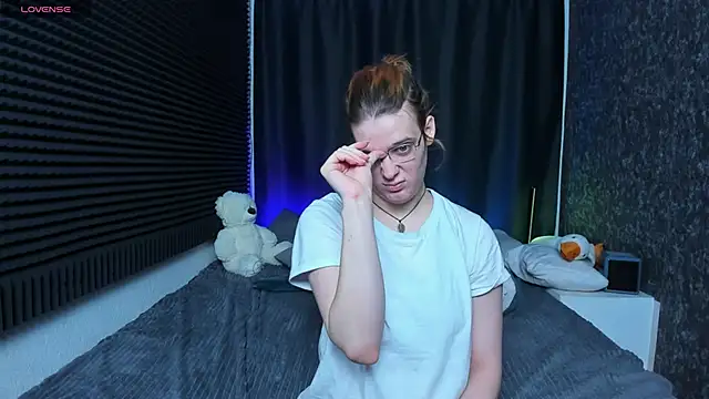 Snapshot of KIKI_Krash chatting on February 2025 01:30:01 PM KIKI Krash online show from February 2025 01:30:01 PM