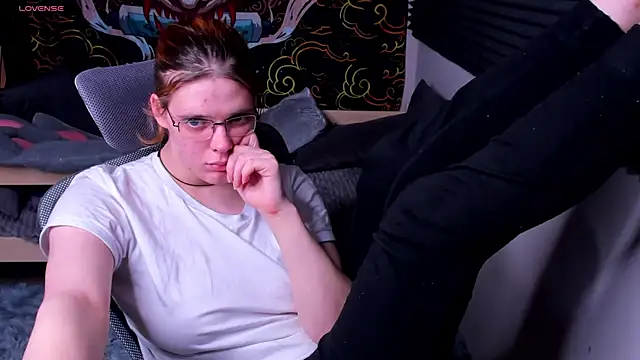 Snapshot of KIKI_Krash chatting on February 2025 04:48:02 PM KIKI Krash online show from February 2025 04:48:02 PM