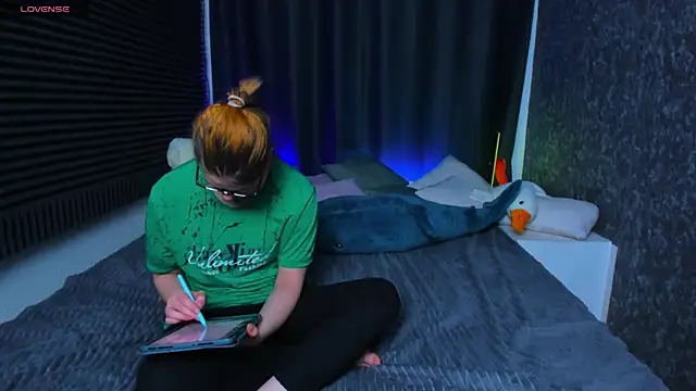 Snapshot of KIKI_Krash chatting on February 2025 04:43:02 PM KIKI Krash online show from February 2025 04:43:02 PM