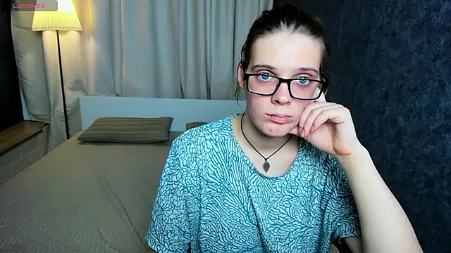 Snapshot of KIKI_Krash chatting on March 2025 04:28:02 PM KIKI Krash online show from March 2025 04:28:02 PM