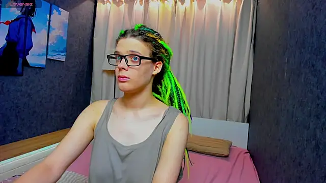 Snapshot of KIKI_Krash chatting on October 2025 10:01:02 AM KIKI Krash online show from October 2025 10:01:02 AM