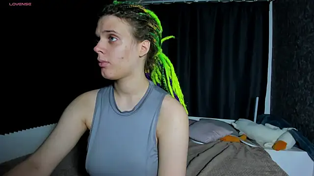 Snapshot of KIKI_Krash chatting on October 2025 10:05:01 AM KIKI Krash online show from October 2025 10:05:01 AM