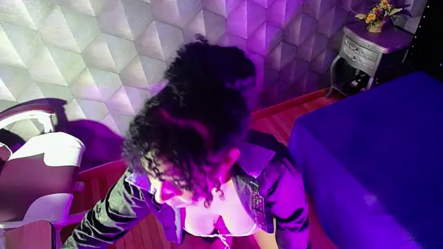 Sofiacowperx online show from February 2025 04:44:01 PM