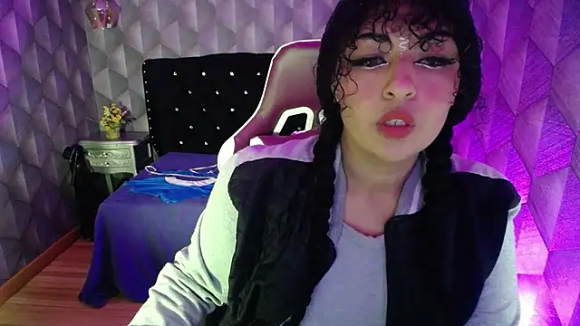 Sofiacowperx online show from February 2025 01:11:01 PM