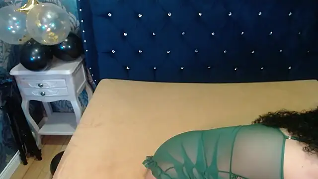 Snapshot of Sofiacowperx chatting on April 2026 01:05:02 PM Sofiacowperx online show from April 2026 01:05:02 PM