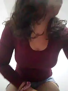 Snapshot of Carliina_Soussa chatting on January 2025 09:43:01 PM Carliina Soussa online show from January 2025 09:43:01 PM