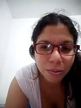Snapshot of Carliina_Soussa chatting on January 2025 10:12:02 PM Carliina Soussa online show from January 2025 10:12:02 PM