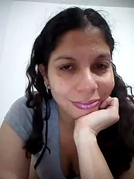 Snapshot of Carliina_Soussa chatting on February 2025 05:44:01 PM Carliina Soussa online show from February 2025 05:44:01 PM