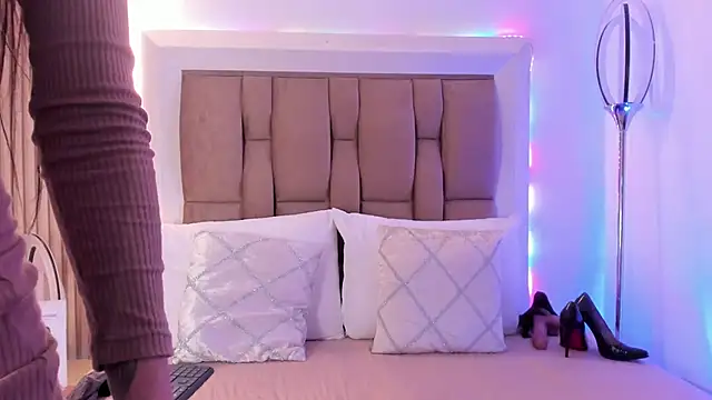 Clarisse28 online show from November 2025 02:13:01 AM