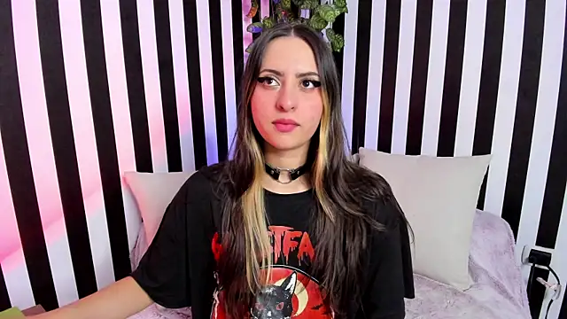 Snapshot of liz_goth chatting on April 2026 02:01:02 PM liz goth online show from April 2026 02:01:02 PM