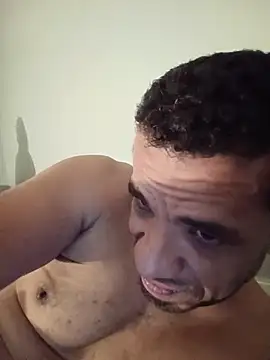 Snapshot of Tjskigh chatting on April 2026 04:32:01 AM Tjskigh online show from April 2026 04:32:01 AM