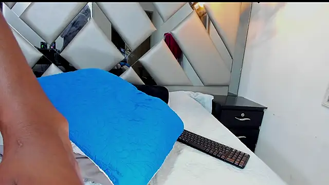 Snapshot of Nahomi-Hill chatting on April 2026 02:33:01 AM Nahomi-Hill online show from April 2026 02:33:01 AM