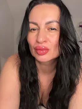 Snapshot of Helena7077 chatting on April 2026 10:21:02 PM Helena7077 online show from April 2026 10:21:02 PM