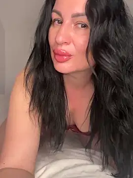 Snapshot of Helena7077 chatting on April 2026 10:32:01 PM Helena7077 online show from April 2026 10:32:01 PM