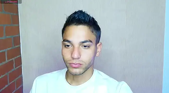 Leandro valenzuela online show from February 2025 12:43:01 AM