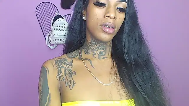 Snapshot of badgirls_cx chatting on December 2024 08:03:02 PM badgirls cx online show from December 2024 08:03:02 PM