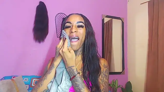 Snapshot of badgirls_cx chatting on October 2025 07:47:01 PM badgirls cx online show from October 2025 07:47:01 PM