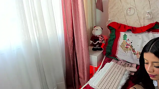 Snapshot of ElaaPerez chatting on December 2024 03:00:01 PM ElaaPerez online show from December 2024 03:00:01 PM