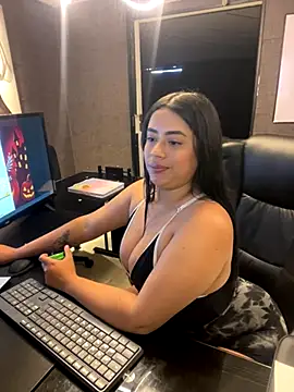 Snapshot of ElaaPerez chatting on October 2025 07:23:01 PM ElaaPerez online show from October 2025 07:23:01 PM