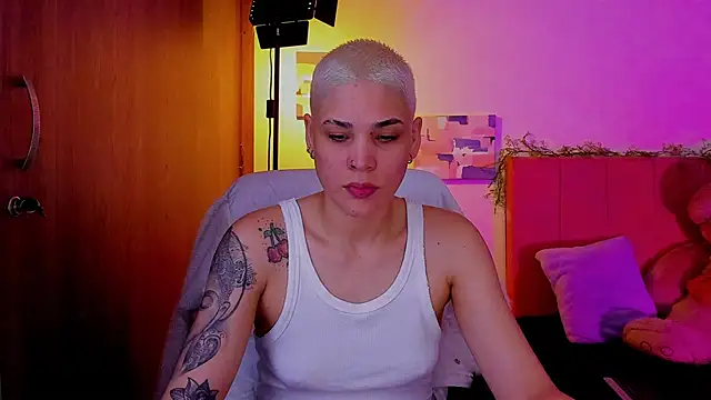 Charlee pink online show from April 2026 12:16:02 PM