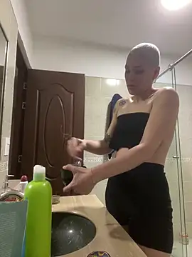 Charlee pink online show from April 2026 10:15:02 PM