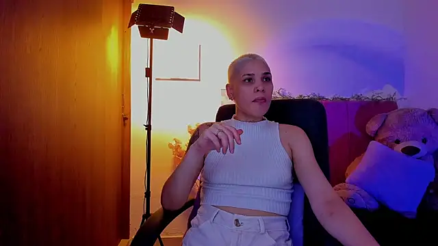 Charlee pink online show from April 2026 10:32:02 PM