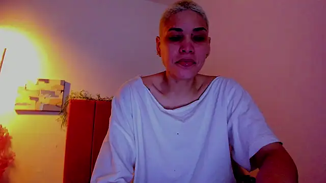 Snapshot of Charlee_pink chatting on April 2026 04:43:02 PM Charlee pink online show from April 2026 04:43:02 PM