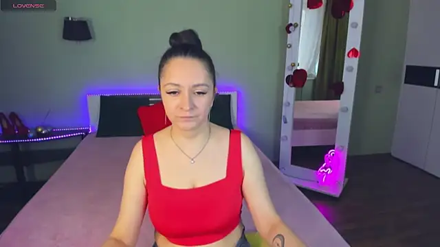 AngellLika online show from October 2025 12:58:01 PM