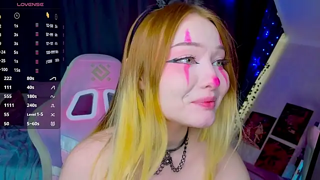 Snapshot of ElswythCovil chatting on March 2026 04:02:02 AM ElswythCovil online show from March 2026 04:02:02 AM