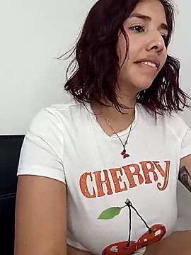 Snapshot of LucyMartelli chatting on February 2025 07:51:01 PM LucyMartelli online show from February 2025 07:51:01 PM