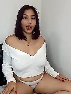 Snapshot of LucyMartelli chatting on March 2025 04:35:02 PM LucyMartelli online show from March 2025 04:35:02 PM