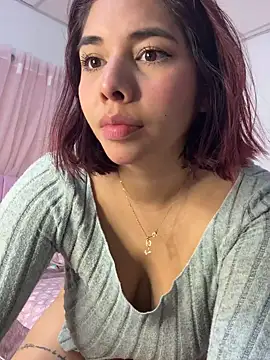 Snapshot of LucyMartelli chatting on September 2025 11:21:01 AM LucyMartelli online show from September 2025 11:21:01 AM