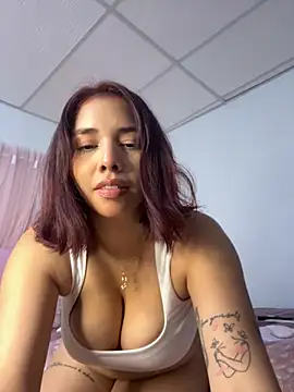 Snapshot of LucyMartelli chatting on November 2025 11:27:01 AM LucyMartelli online show from November 2025 11:27:01 AM