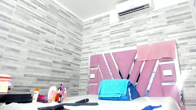 Snapshot of lola_hornei chatting on March 2025 11:27:01 AM lola hornei online show from March 2025 11:27:01 AM