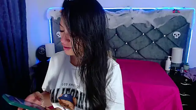 Julietacollins06 online show from October 2025 12:23:01 PM